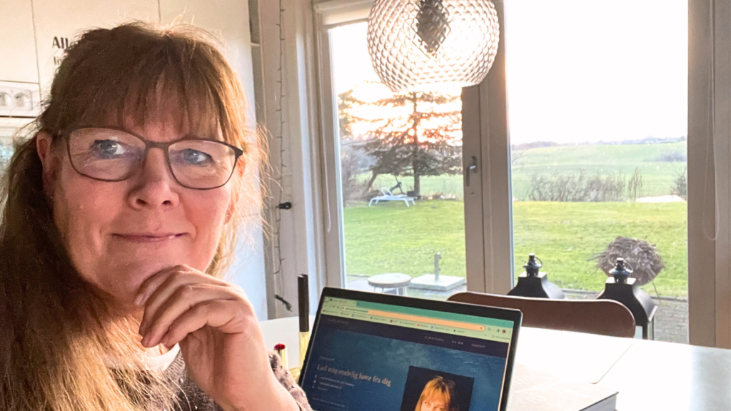 Charlotte - Simple Sales - lærer kvinder at sælge deres produkter og ydelser
